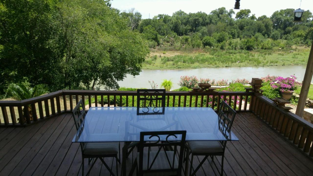 The Perry Riverhouse Bastrop Exterior photo
